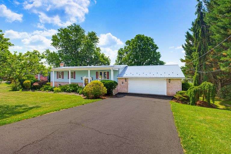 15 Donald Street, Shermans Dale, Pennsylvania 17090