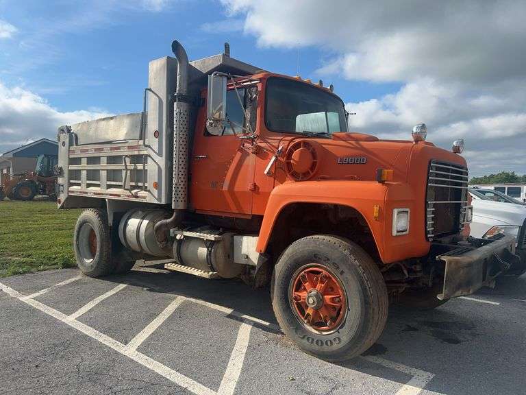 1990 Ford L9000 Dump Truck with Aluminum Bed 1FDYK90L0LVA45289