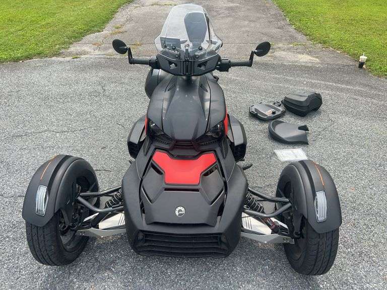 2019 Can-Am BRP Ryker 900 Three-Wheeled Motorcycle 3JB2FEG44KJ002772