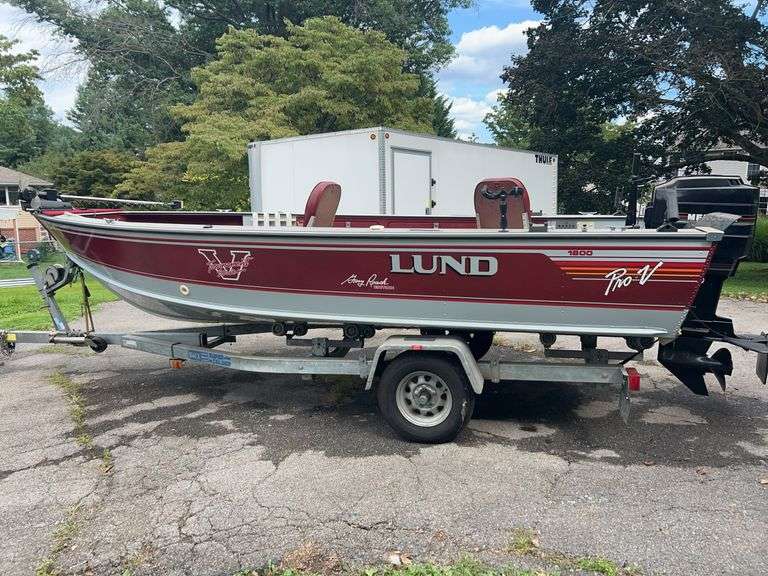 1990 Lund 1800 Pro-V Fishing Boat with Trailer