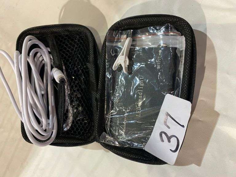 LED HEADLIGHT WITH ACCESSORIES IN ZIPPER CASE