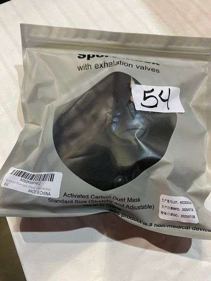 SPORTS MASK WITH ADJUSTABLE BREATH PORT