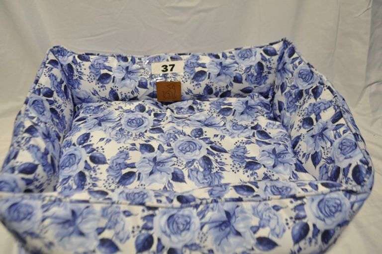 FABRIC COVERED DOG BED FOR SMALL DOG