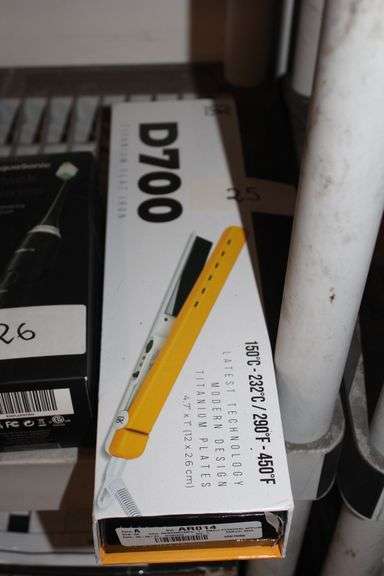 GK HAIR PROFESSIONAL D700 TITANIUM FLAT IRON WITH ADUSTABLE TEMP 290-450 DEG.