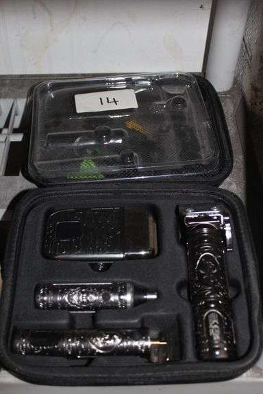 MEN'S COMPLETE GROOMING KIT INCLUDING 4-ELECTRIC ALL METAL TRIMMERS AND VARIOUS ATTACHMENTS