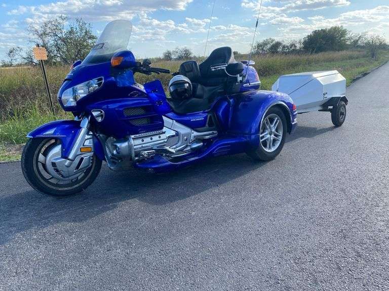 2005 HONDA GOLDWING TRIKE HAS KEY HAS TITLE RUNS AN DRIVES GREAT ONLY HAS 49K MILES GREAT TIME OF YEAR TO BE RIDING THERE WILL BE $100 ADMIN FEE ADDED AT TIME OF CHECK OUT TRAILER IN PIC IS LOT 6 IT IS NOT INCLUDED IN THIS LOT