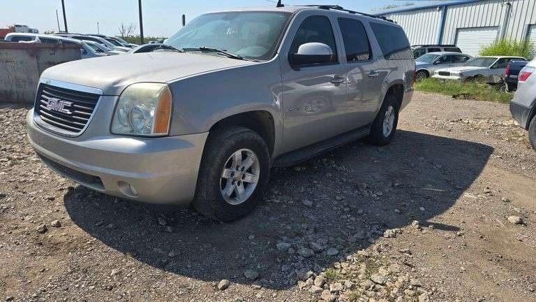 2007 GMC YUKON XL VIN# 1GKFK16367J218190 HAS KEY HAS TITLE RUNS AN DRIVES
