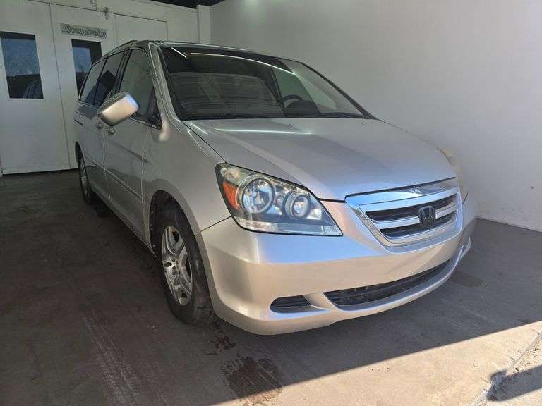 2005 HONDA ODYSSEY VIN# 5FNRL38615B050651 HAS KEY HAS TITLE