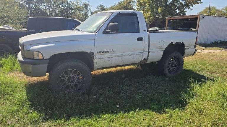 2001 DODGE RAM VIN# 1B7HF16Y71S297102 HAS KEY HAS TITLE RUNS AN DRIVES