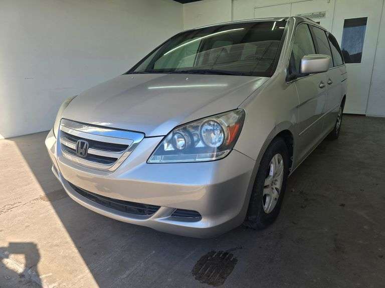 2005 HONDA ODYSSEY VIN# 5FNRL38615B050651 HAS KEY HAS TITLE