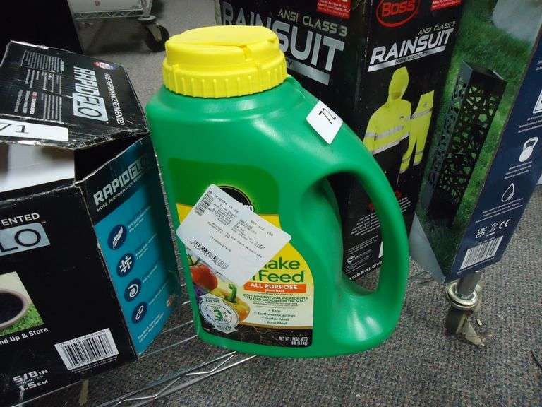 NEW! MIRACLE GRO SHAKE AND FEED