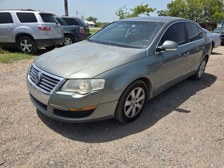 2008 VW PASSAT VIN# WVWJK73C88E071541 HAS KEY HAS TITLE RUNS AN DRIVES