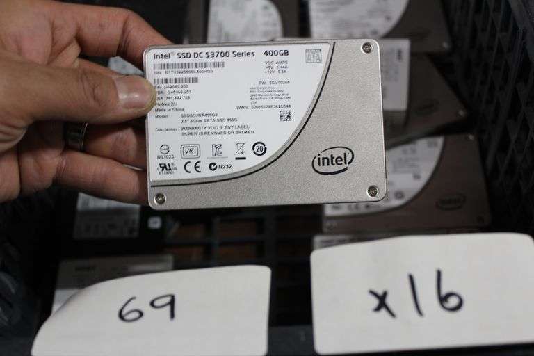 LOT OF ASSORTED 2.5 IN SIZE SSD HARD DRIVES INCLUDING INTEL SSD HARD DRIVE 400 GB CAPACITY MODEL NO SSDSC2BA400G3, DELL 1.9TB SSD HARD DRIVE MODEL NO MTFDDAK1T9TDT, KINGSTON SSD HARD DRIVE 128 GB CAPACITY, HGST SAS HARD DRIVE MODEL NO HUSMM1680ASS200