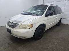 2001 CHRYSLER TOWN AN COUNTRY VIN# 2C8GP44G61R130458 HAS KEY HAS TITLE RUNS AN DRIVES
