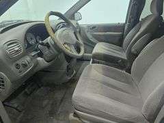 2001 CHRYSLER TOWN AN COUNTRY VIN# 2C8GP44G61R130458 HAS KEY HAS TITLE RUNS AN DRIVES