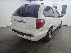 2001 CHRYSLER TOWN AN COUNTRY VIN# 2C8GP44G61R130458 HAS KEY HAS TITLE RUNS AN DRIVES