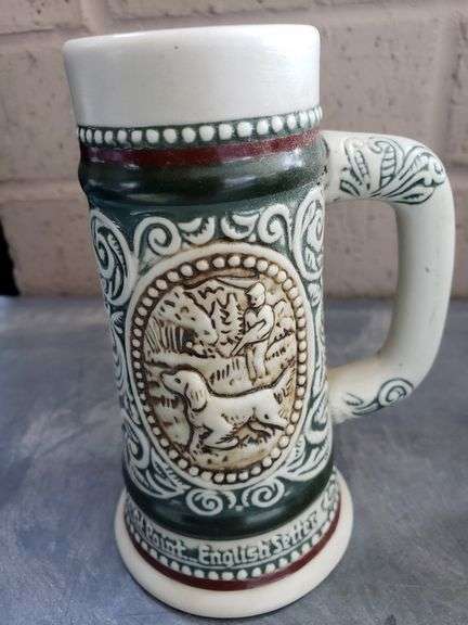 HAND PAINTED STRIKE A POSE/ENGLISH SETTLER MINI STEIN