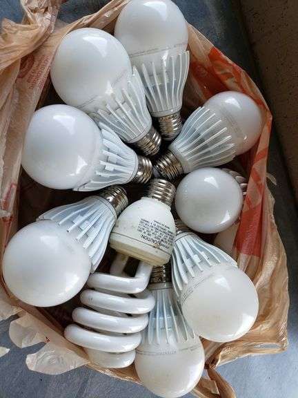LOT OF LIGHT BULBS