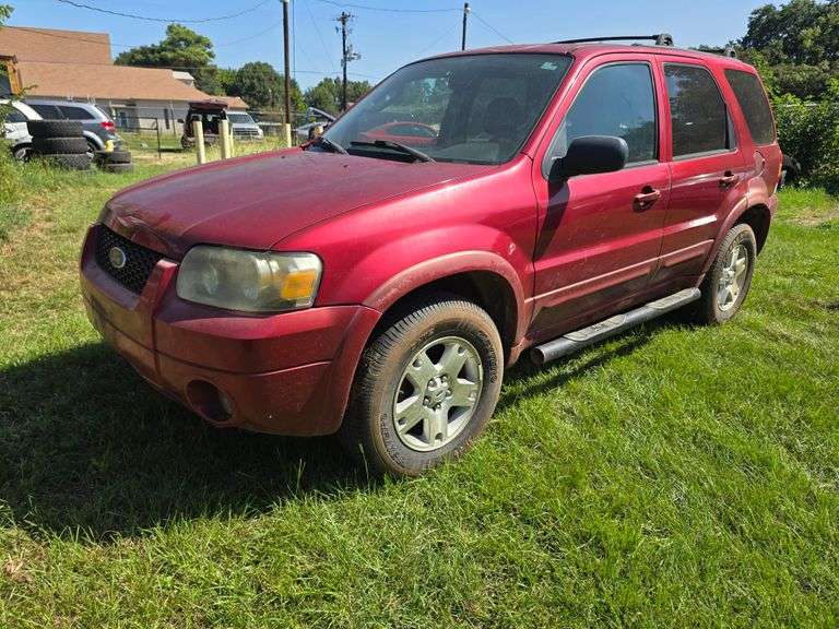 2006 FORD ESCAPE VIN# 1FMYU4116KA37805 HAS KEY HAS TITLE RUNS AN DRIVES HAS COLD AC AT TIME OF PICTURES
