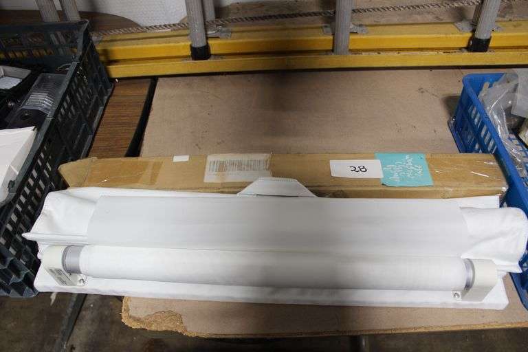 CHIC HOLOGY HOME WHITE ROLLUP FABRIC ROMAN SHADES APROX 20" W
