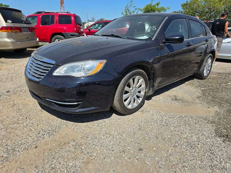 2011 CHRYSLER 200 VIN# 1C3BC1FG7BN569173 HAS KEY HAS TITLE RUNS AN MOVES FOWARD NO REVERSEHAS COLD AC AT TIME OF PICTURES