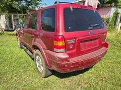 2006 FORD ESCAPE VIN# 1FMYU4116KA37805 HAS KEY HAS TITLE RUNS AN DRIVES HAS COLD AC AT TIME OF PICTURES