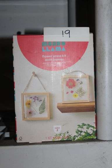 MONDO LLAMA FLOWER PRESS KIT WITH FRAMES MAKES 2 FRAMES
