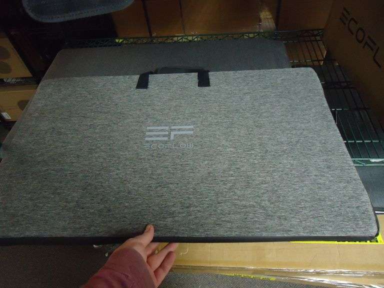 ECOFLOW 220W SOLAR PANEL. CRACKED , BUT STILL HAS OUTPUT