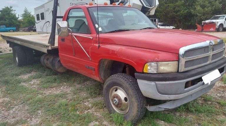 1997 DODGE RAM 3500 WRECKER HAS KEY HAS TITLE RUNS&DRIVES
