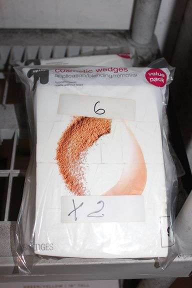 UP & UP COSMETIC WEDGES WITH 96 HYPOALLERGENIC WEDGES PER PACK