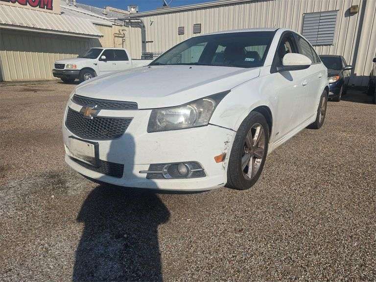 2014 CHEVY CRUZ HAS KEY HAS TITLE RUNS&DRIVES (REPOSSESSION)
