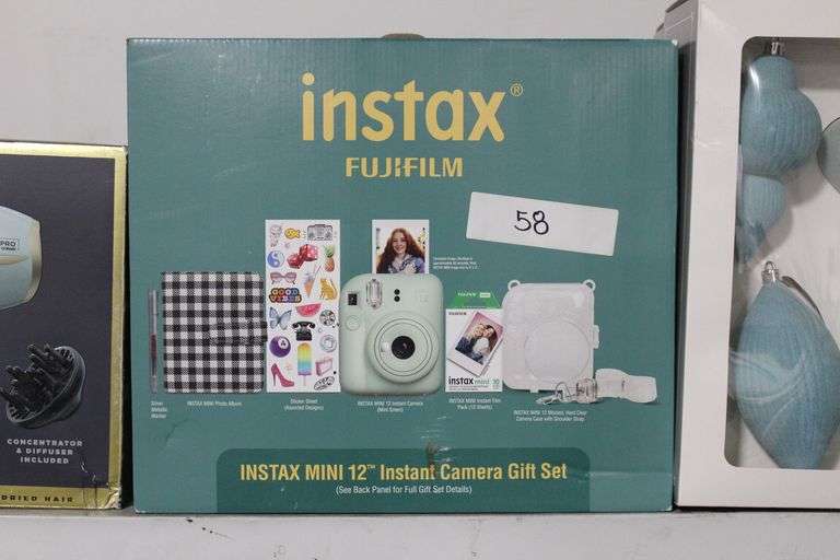 FUJIFILM INSTAX MINI 12 INSTANT CAMERA GIFT SET