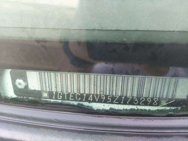 2005 GMC WRECKER HAS KEY HAS TITLE RUNS&DRIVES