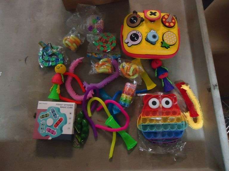 NEW! KIDS TOY PURSE SET