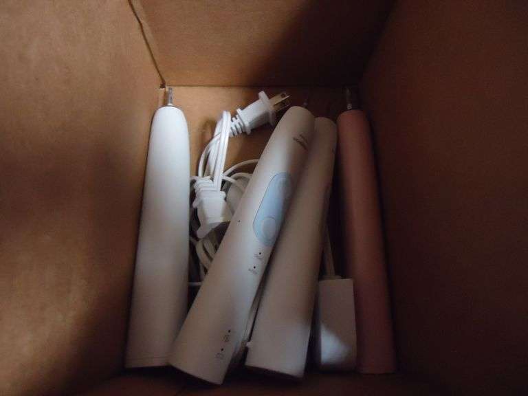 4NPHILIPS SONICARE BASES AND 1 AC ADAPTER