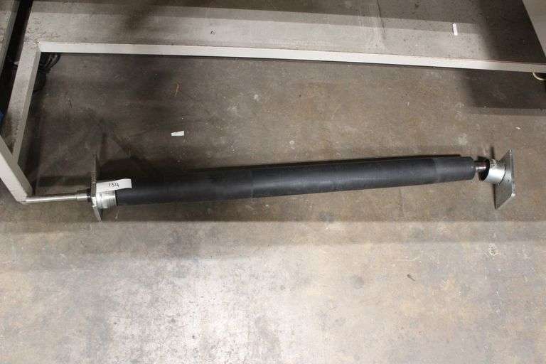 INDUSTRIAL ROLLER APROX 4.5'L