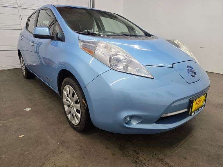 2015 NISSAN LEAF HAS KEY HAS TITLE RUNS&DRIVES (TRADE IN)