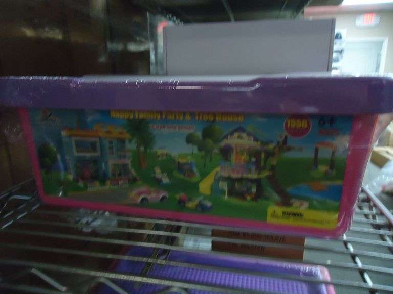 NEW! HAPPY FAMILY PARTY AND TREE HOUSE LEGO-LIKE BLOCK SET