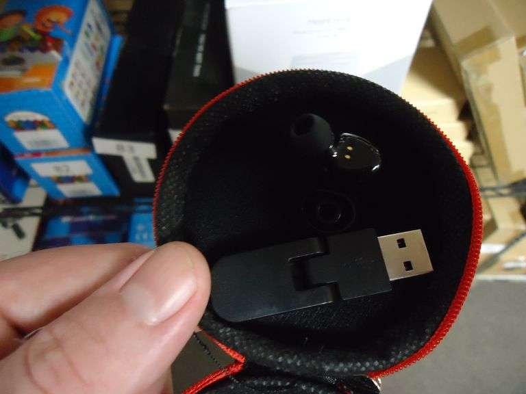 NEW! WIRELESS EAR BUD