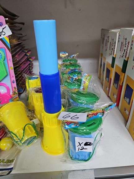 PLASTIC TELESCOPING TOY