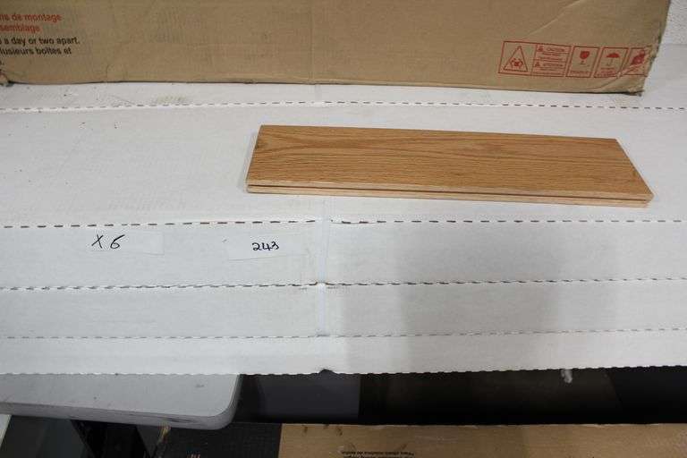 5" RED OAK NATURAL 3/4" THICK x5"WIDE R/L FLOORING WITH 20SQ FT PER CARTON ITEM #20374