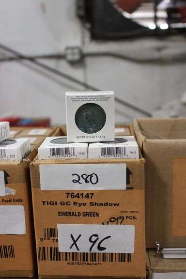 TIGI COSMETICS 764147 HIGH DENSITY SINGLE EYESHADOW PALETTE EMERALD GREEN 0.13OZ