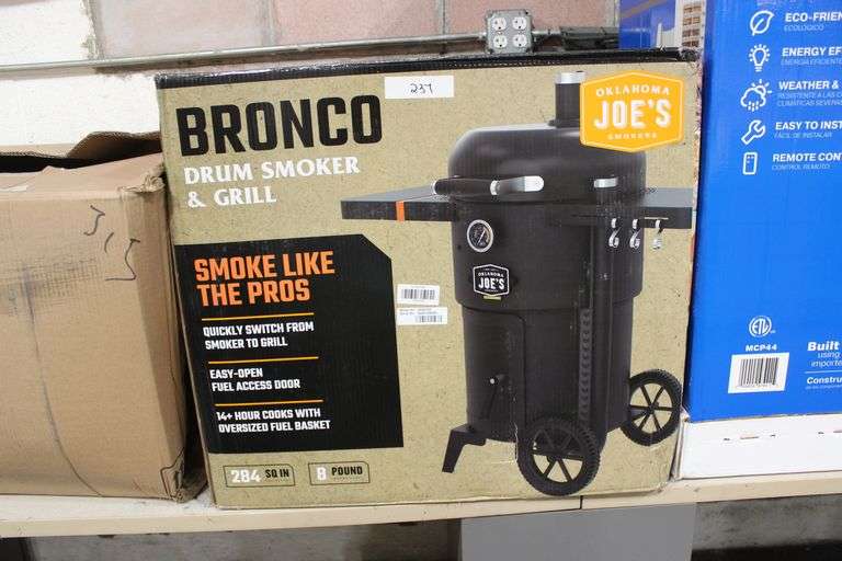 OKLAHOMA JOES BRONCO DRUM SMOKER AND GRILL 284SQ.IN. 8LB CHARCOAL BASKET MODEL 25203120