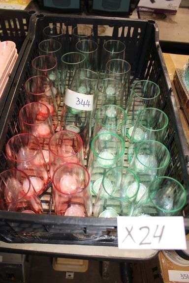 Brand new HomeTrends Champagne Cups in red and green color
