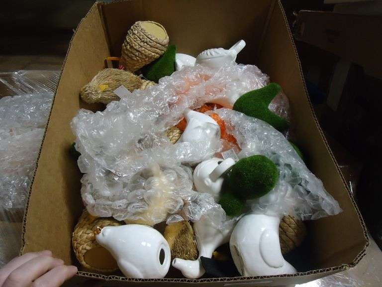 LOT OF ASSORTED BRID STATUES