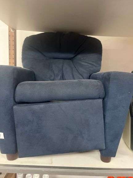 MAGNOLIA FURNITURE CO. KIDS RECLINER