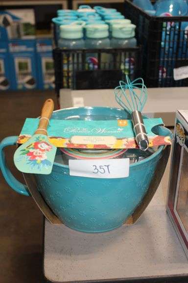 Brand new Pioneer Woman Sweet Romance Batter Bowl Set, Item contains 14 pieces