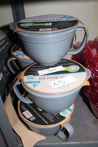Brand new Mainstays Batter Bowl Set 4 piece set, BPA Free, includes 3 bowls, 1.5 qt, 29oz and 1 lid