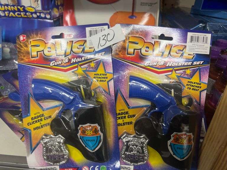 POLICE GUN AND HOLSTER SET WITH BADGE INCLUDED