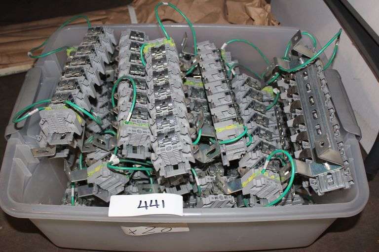 DN Rail mounted fuse terminal block, *** Does not come w/ the crate